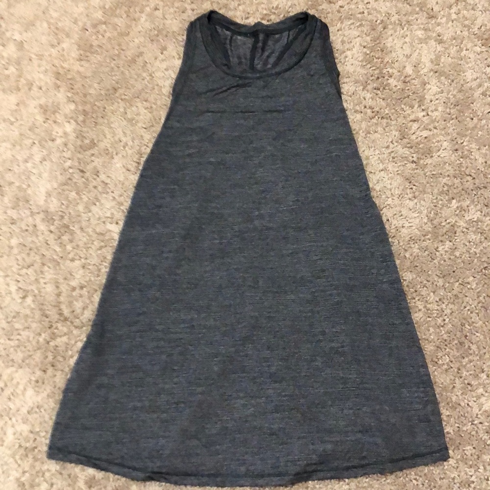 Lululemon muscle tank size 6